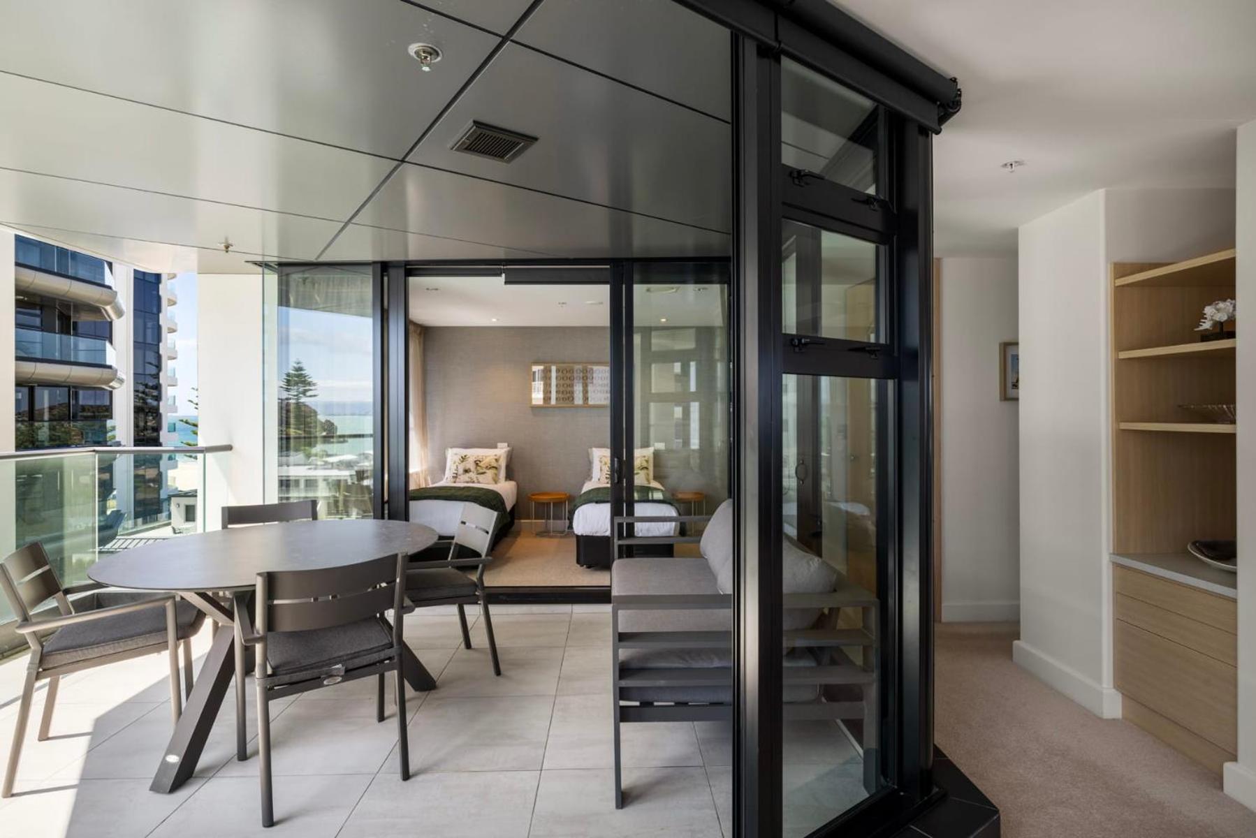Luxury Ocean & Harbour Views - Heated Pool, Main Beach & Gym Mount Maunganui Exteriör bild